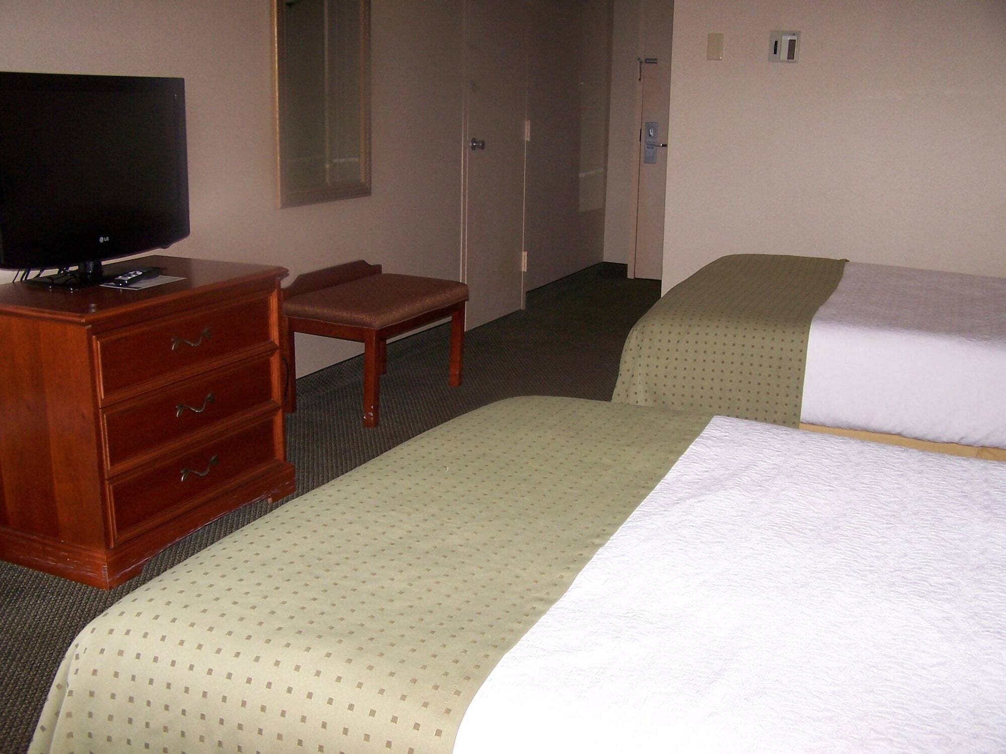 Ramada By Wyndham Alpena Hotel Exterior photo